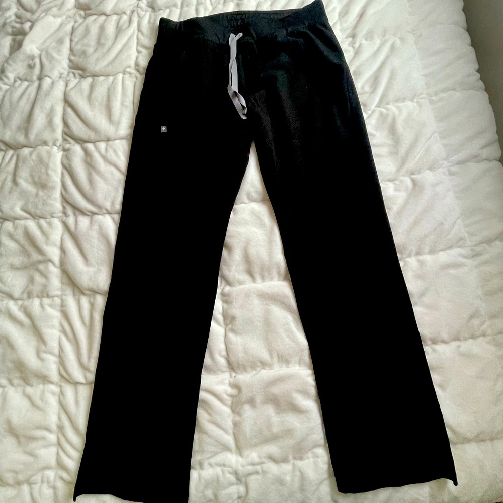 FIGS BLACK KADE CARGO SCRUB PANT